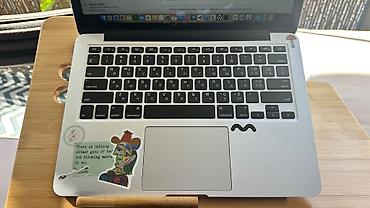 Apple MacBook: Apple MacBook Pro 2015 — 13”, 256GB Qiymət: 600 AZN Apple MacBook — 1