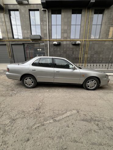 Toyota: Toyota Camry: 1992 г., 3 л, Механика, Бензин, Седан