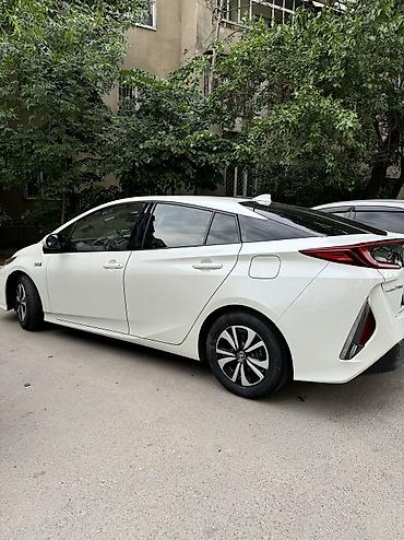 byd e2 2025: Toyota Prius: 2019 г., 1.8 л, Робот, Гибрид, Лифтбек — 5