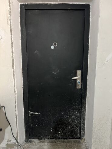 двери для ванной комнаты: Входная дверь, Левостороний механизм, цвет - Черный, Б/у, Самовывоз