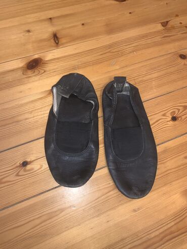 Digər qadın geyimləri: Böyük ve uşaq üçün keşke.Reqs ve gimnastika üçündür.Böyük üçün olan — 2