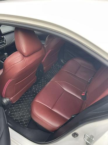 Toyota: Toyota Corolla: 2023 г., 1.8 л, Вариатор, Гибрид, Седан — 6