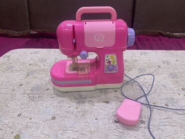 Игрушки: Новая швейная машина-игрушка для вашего ребенка, похожа на настоящую