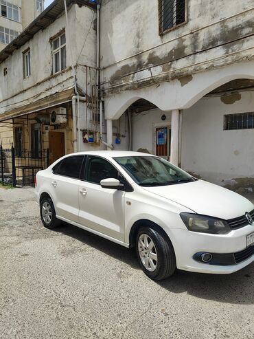 Volkswagen: Volkswagen Polo: 1.6 l | 2012 il Sedan