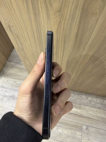 Apple iPhone: IPhone 16 Pro, 128 GB, Qara, Face ID — 7