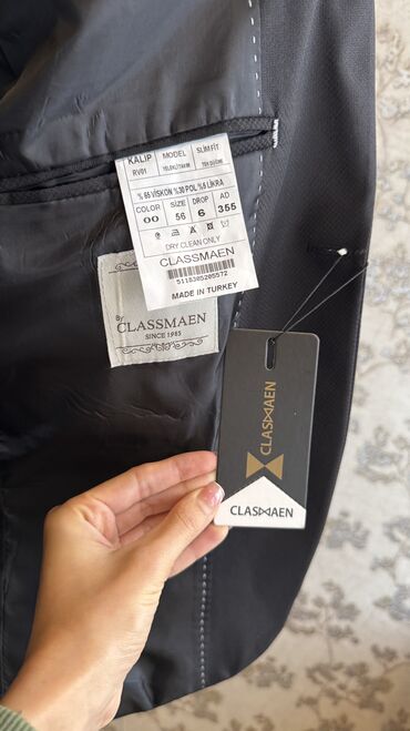 Kostyumlar: Təzə kostyum. Heç vaxt geyinilməyib. Etiketi üstündə. Ölçü uyğun — 2