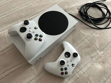 oyun rolu satilir: Xbox S seriya 512 GB, Pult ilə satılır. problemi yoxdur. Əla