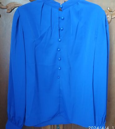 Рубашки и блузы: S (EU 36), L (EU 40), цвет - Синий