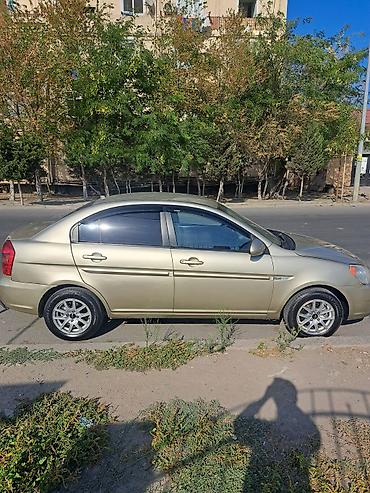 ford tranzit 2000: Hyundai Accent sedan - Kuzov: 4 qapılı sedan, rəngi şampan/qızılı - — 5