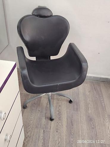 guzgu salon: Skaf80m
Kreslo 160m,140m
2 balaca şkaf biryerdə 50m — 3