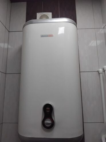 et ucun vitrin soyuducular: Elektrik su qızdırıcısı (divardan asma, vertikal tip) - Aşağıdan