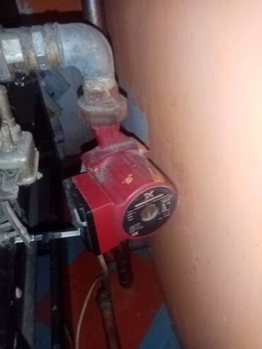 Oprema za grejanje: Ostalo od grejanja, pumpa, boca, cevi radijatori, kolena, manometar — 1