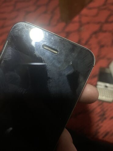 Apple iPhone: IPhone 4S — 4