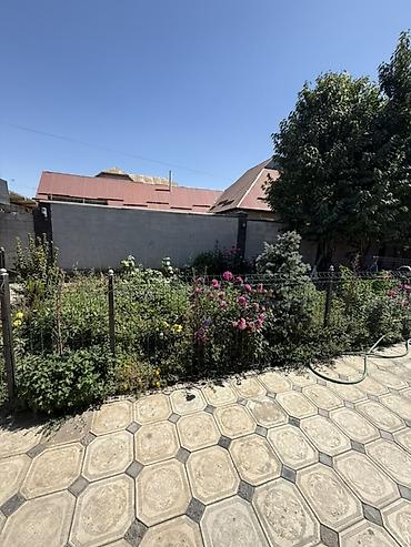 Продаю в селе Кожомкул Дом 2 этажа с благоустроенным двором и летней