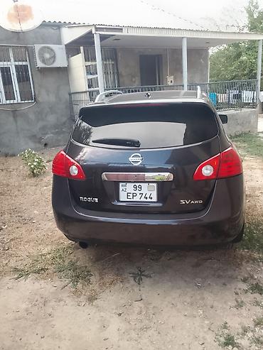yan guzgu s: Nissan Rogue SV AWD krossover - Korpus: tünd bənövşəyi/metalik rəng — 3