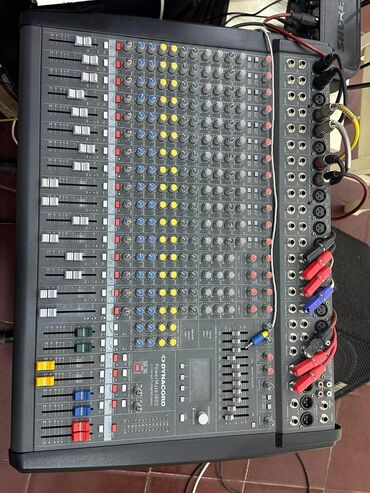 Mikşerlər: Səhnə və studiya üçün tam səs avadanlığı paketidir. Tərkib: - — 15