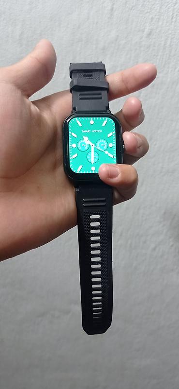 apple watch 4 бишкек: Смарт-часы с прямоугольным сенсорным дисплеем и черным спортивным — 2