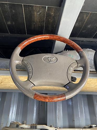 Рулевое колесо Toyota с подушкой безопасности и штатными кнопками