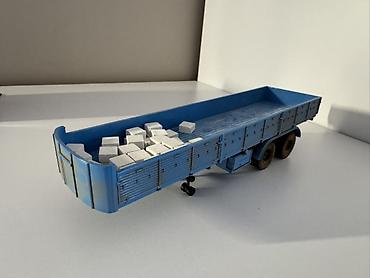 кыш: МАз-5205 бортовой полуприцеп модель 1:43 С мини кирпичами из гипса — 1