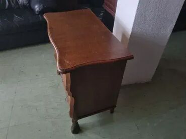 Stilske komode: Komoda u odlicnom stanju. Visina 67 cm Duzina 75 cm Dubina 40 cm na lalafo.rs — 9 Stilske komode: Komoda u odlicnom stanju. Visina 67 cm Duzina 75 cm Dubina 40 cm — 9