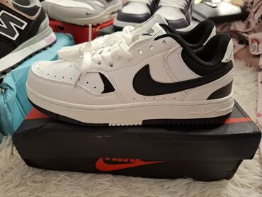 зимние кроссы: Эркектердин кроссовкасы, 40, Nike, Жаңы, түсү - Ак, Өзү алып кетүү, Акылуу жеткирүү