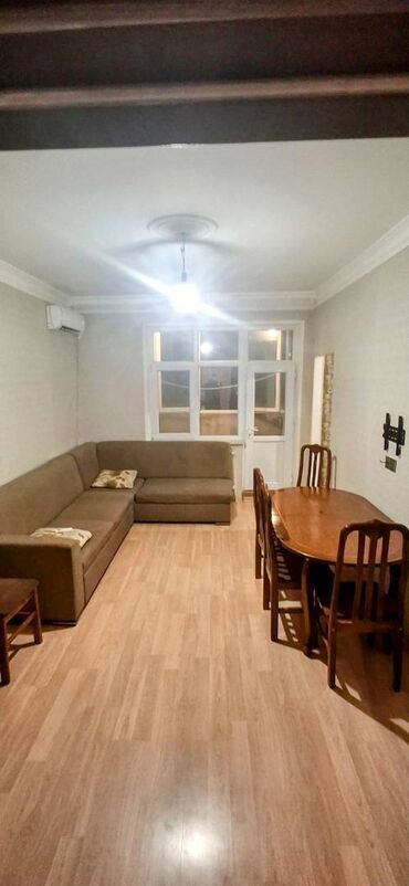 Uzunmüddətli kirayə mənzillər: Ev Əcəmi metrosundan 5 dəqiqəlik məsafədə yerləşir. Ev təmirlidir — 4