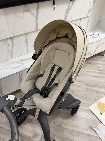 коляски анекс бу: Stokke brendi. 2300 azn alinib yeni kimi qalib. Tutacaqi yuxarida — 3