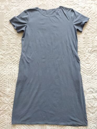 Повседневные платья: Новое платье 
самопошив
цвет серый 
размер 46-48
500 сом