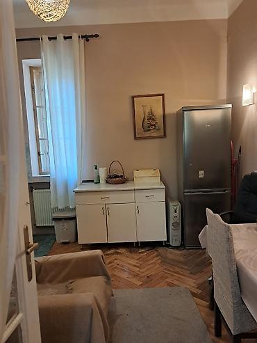 sobe za izdavanje zemun: Za ljubitelje Zemuna, sjajna ponuda. Prodaje se stan na 1. spratu,u — 9