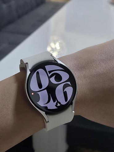 sierra blue: Samsung Galaxy Watch6 – ağ/silver rəngli ağıllı saat - Model: Galaxy — 1