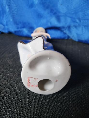 "t nkladeuc 2220.9" models: Figura devojke sa knjigom porcelanska iz 70ih godina. Figura — 3