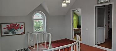 Günlük kirayə evlər: 100 kv. m, 5 otaqlı, Kombi — 12