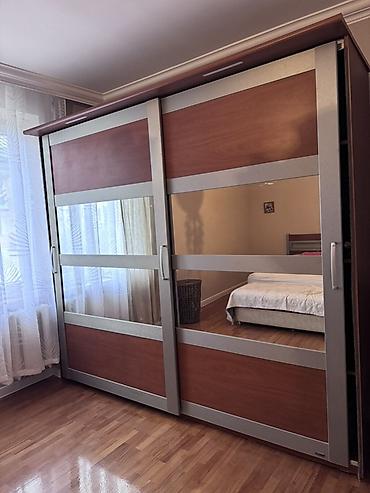gulu: Geniş ölçülü sürgülü qapılı şkaf və uyğun yataq dəsti - Şkaf: İki — 2