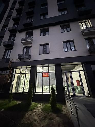 аренда витрина: Сдается коммерное помещение 130 м² на первом этаже современного жилого — 10
