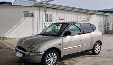 машины минивен: Toyota Дуэт: 1999 г.