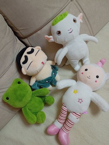 игрушки с пледом: Мягкие игрушки + прогулочная коляска В комплекте: - 4 мягкие игрушки