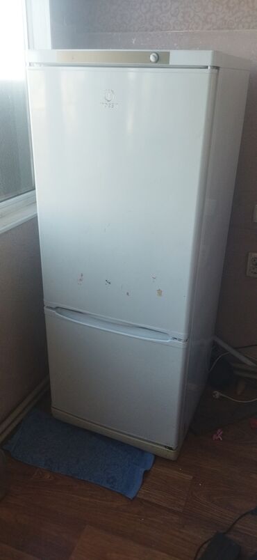 куплю рабочий холодильник: Холодильник Indesit, Б/у, Двухкамерный, De frost (капельный), 60 * 180 * 58