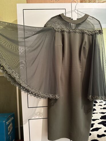размер пескоблока: Вечернее платье, Миди, L (EU 40)