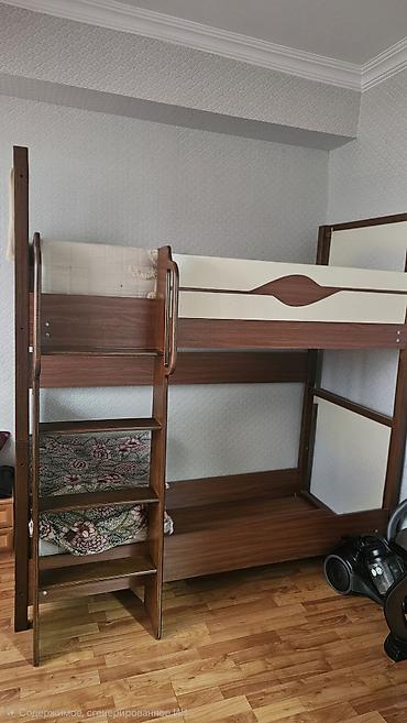 Çarpayılar: 2 mərtəbəli kravatdı.zakazla yığılıb 2.20 uzunluğunu. 90 sm enidi — 2