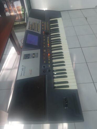 sintizator yamaha: Синтезатор, Roland