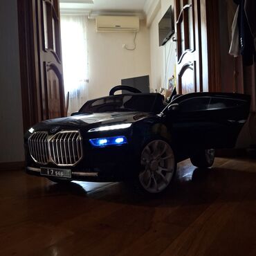Uşaq üçün elektrikli miniatür avtomobil – BMW üslubunda, i7 566 nömrə