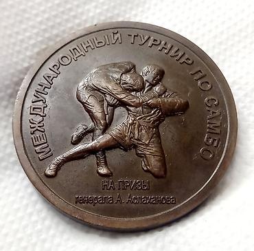 медаль: İksi Biryerdə Satılır. 50 ₼ ) Kolleksiya üçün medal və nişanlar — 3