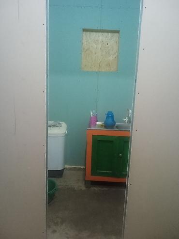 Продажа времянок: Продаётся одноэтажный дом с двором. Характеристики: - Отдельно — 8