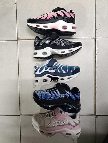 patike na čičak: Nike air max t dečije patike čičak NOVO Novo Brojevi 25 do 30 fb — 1