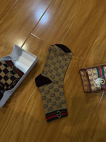 белья: Продаю носки GUCCI Имеются разные расцветки Цена:200 сом за пару — 2