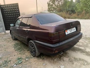 я ищу венто: Volkswagen Vento: 1994 г., 1.8 л, Механика, Бензин, Седан — 4