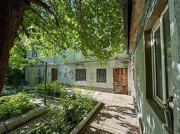 Продажа коттеджей и домов: ПРОДАЁТСЯ : ДОМ САРУЙСКАЯ / ВАСИЛЬЕВА На участке два дома Общая — 1