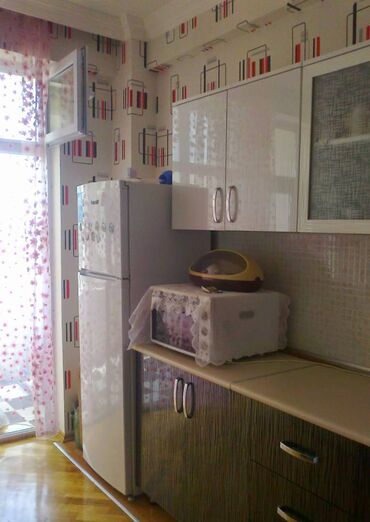 Uzunmüddətli kirayə mənzillər: 9 mkr,Bolmartın üstündə,18 mərtəbəli binanın 8 ci mərtəbəsində,3 — 7