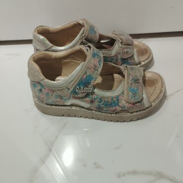 Детская обувь: Детская обувь на девочку . 1.Демисезонные ботинки 400сом размер 30 — 9