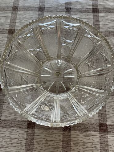 Посуда: Продаю чешский хрусталь, б-у в отличном состоянии. Вазы все разного — 17